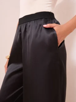 Zwart - Friends Like These Super Wide Leg Satin Trousers