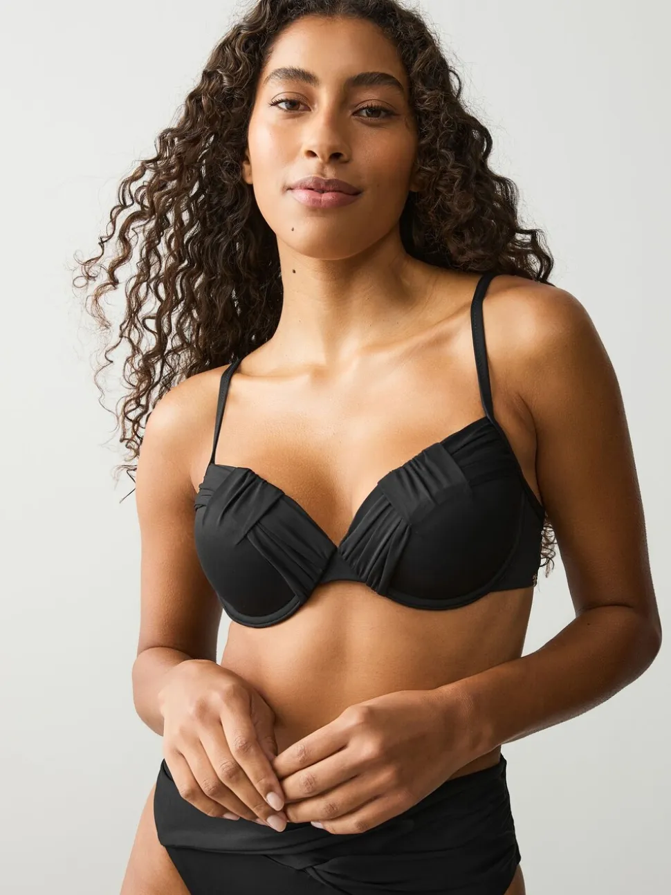 Zwart - Gedrapeerde, voorgevormde Bikini met beugel