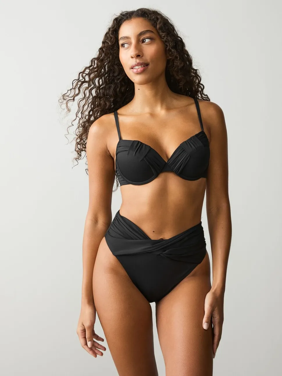 Zwart - Gedrapeerde, voorgevormde Bikini met beugel