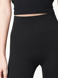 Zwart - Geribbelde fietsshort met hoge taille