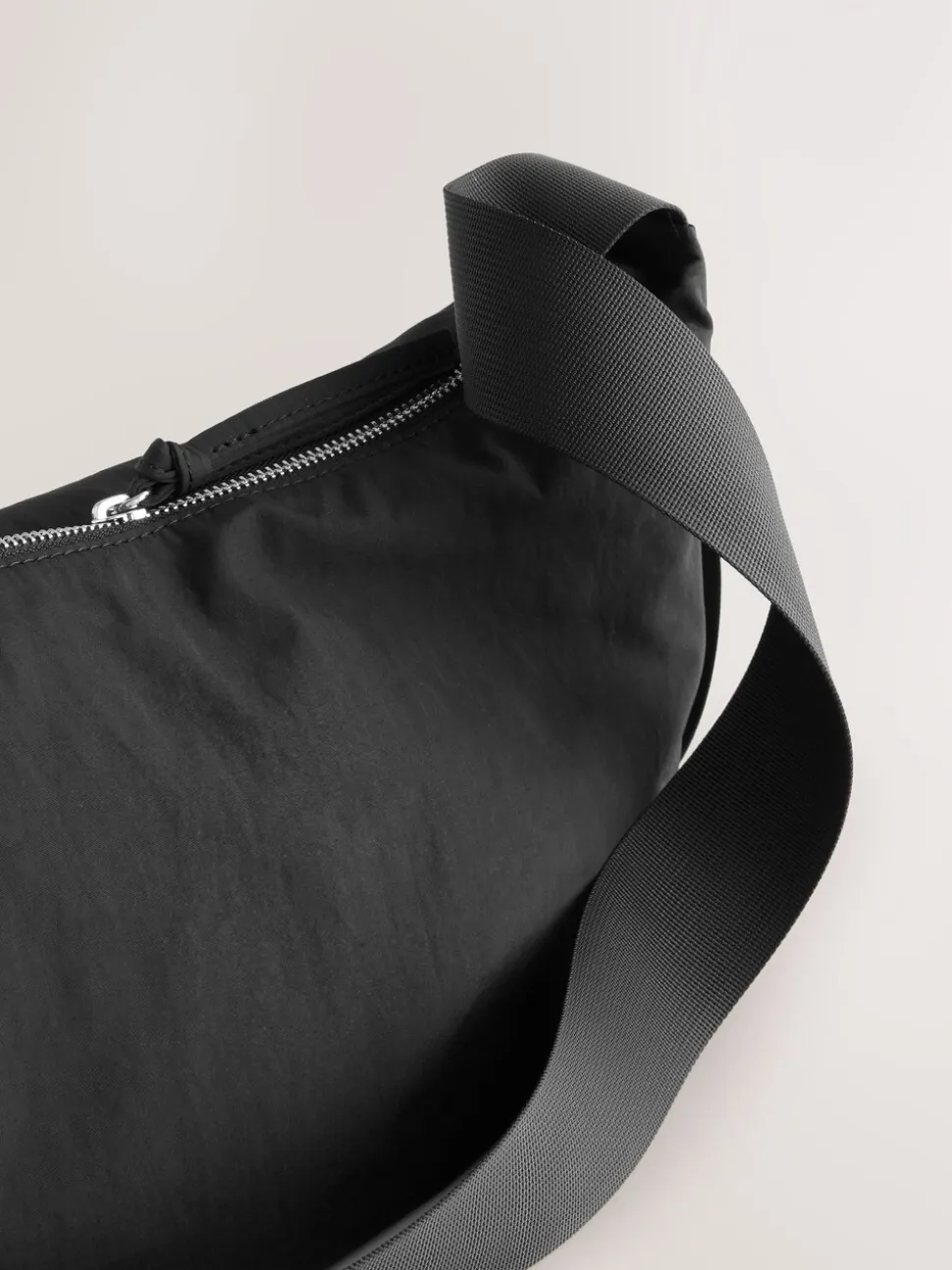 Zwart - Grote nylon schoudertas