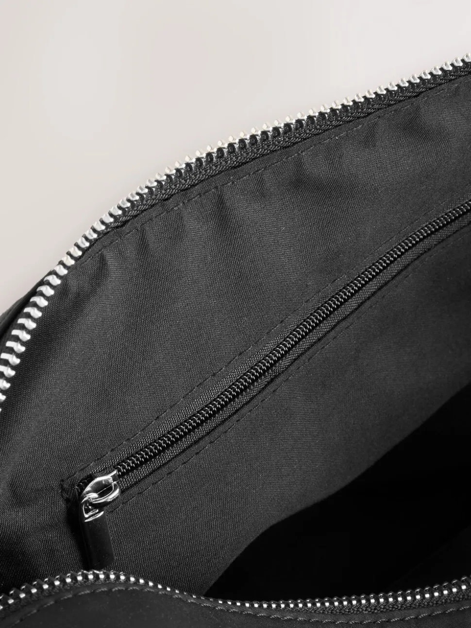 Zwart - Grote nylon schoudertas
