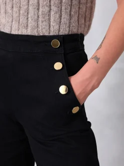 Zwart - Jeans met wijde pijpen en gouden knopen aan de voorkant