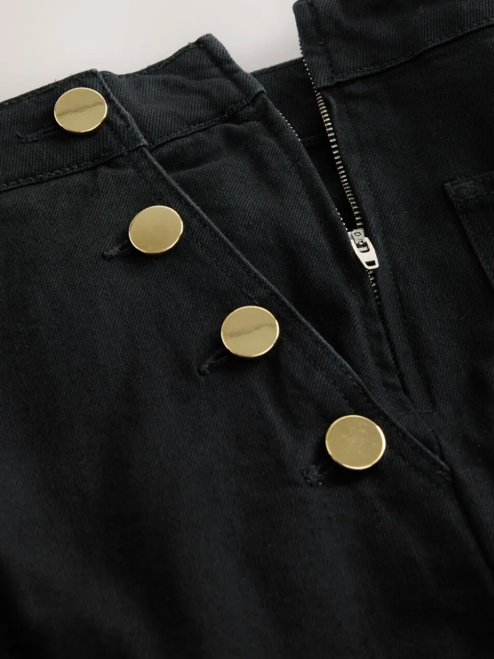Zwart - Jeans met wijde pijpen en gouden knopen aan de voorkant