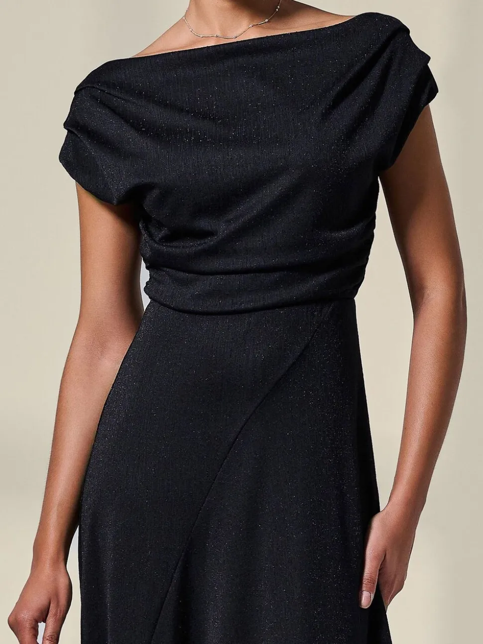 Zwart - Jolie Moi Asymmetric Draped Midi Dress