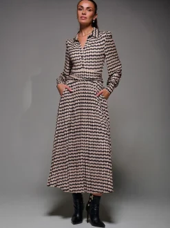 Zwart - Jolie Moi Long Sleeve Pleated Jersey Maxi Dress