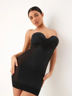 Zwart - Kanten DD+ slipdress met lichte vulling en sterke buikcorrectie
