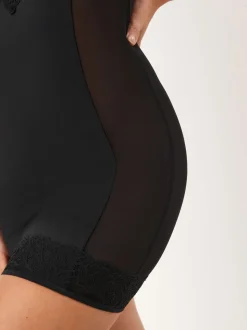 Zwart - Kanten DD+ slipdress met lichte vulling en sterke buikcorrectie