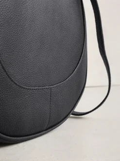 Zwart - Leather Scoop Cross-Body Bag