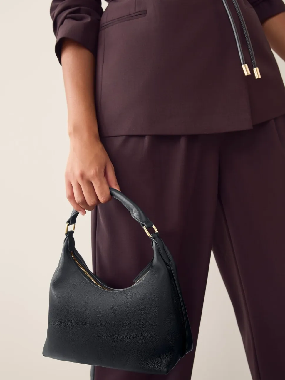 Zwart - Leather Scooped Hand Held Bag