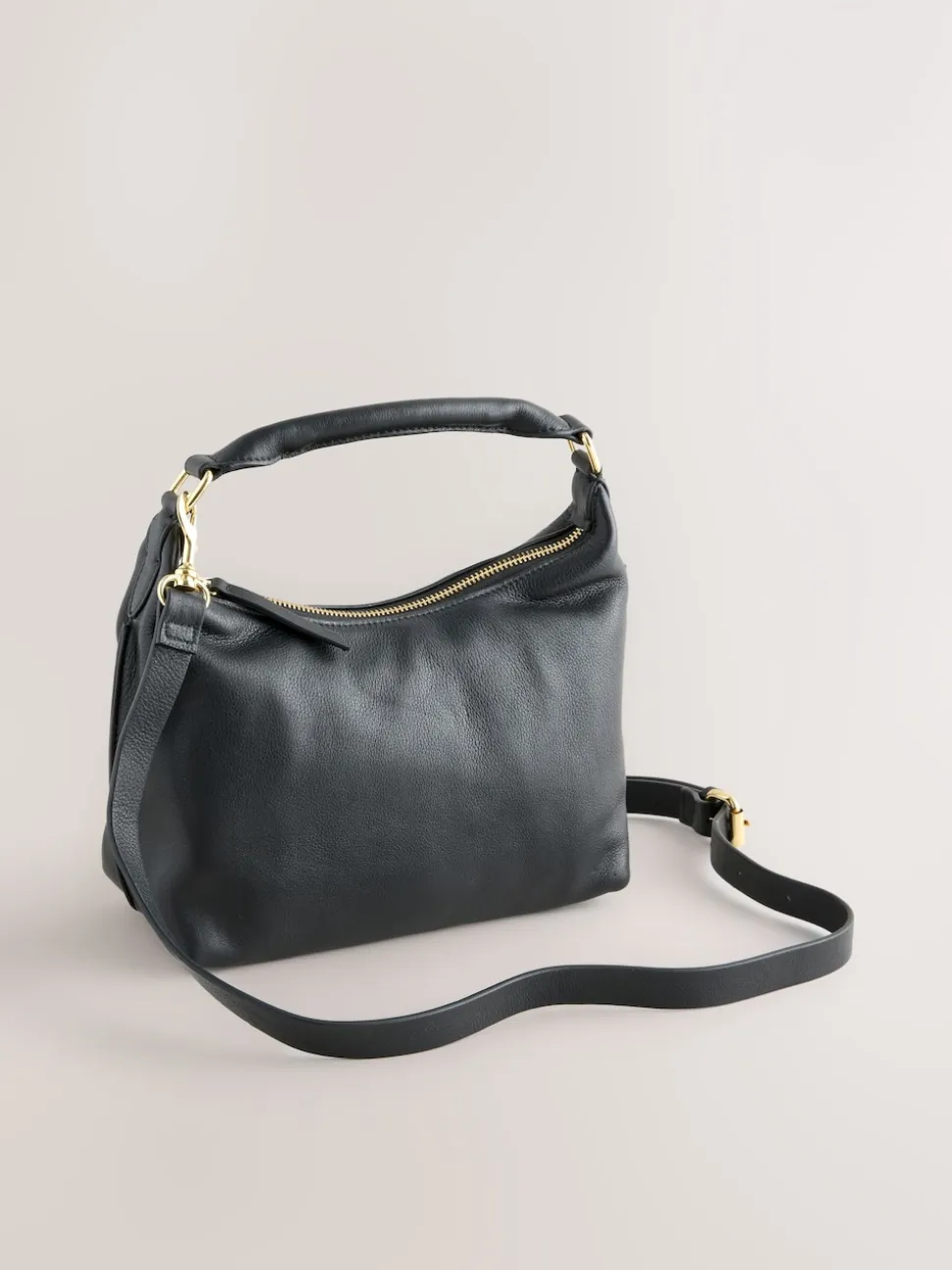 Zwart - Leather Scooped Hand Held Bag