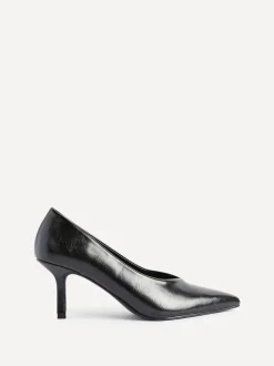 Zwart - Linzi Bellamy V-Shaped Closed Toe Court Heels