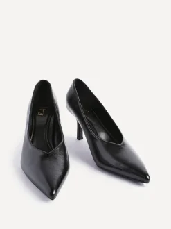 Zwart - Linzi Bellamy V-Shaped Closed Toe Court Heels