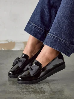 Zwart - Linzi Cathy loafers met plateauzool en grote strik