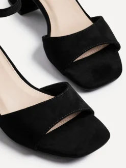 Zwart - Linzi Maddie sandalen met gesloten achterkant, open neus en hak