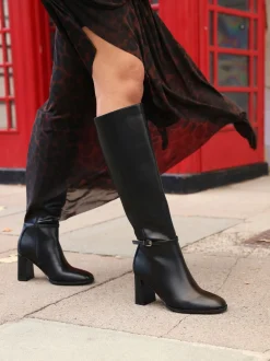 Zwart - Linzi Midtown Block Heel High Leg Boots With Buckle Detail