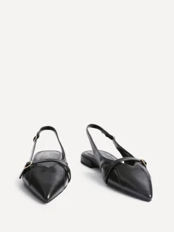 Zwart - Linzi Prague Lage schoenen met spitse neus en gespdetail