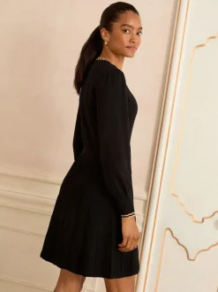 Zwart - Love & Roses Scallop Neck Knitted Dress