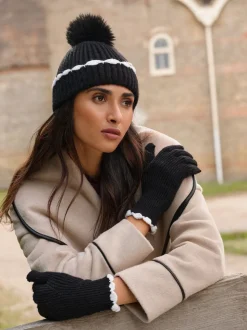 Zwart - Love & Roses Scallop Trim Ribbed Pom Hat and Gloves Set