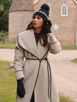 Zwart - Love & Roses Scallop Trim Ribbed Pom Hat and Gloves Set