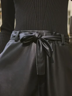Zwart - Midi-jurk met imitatieleren mix en riem