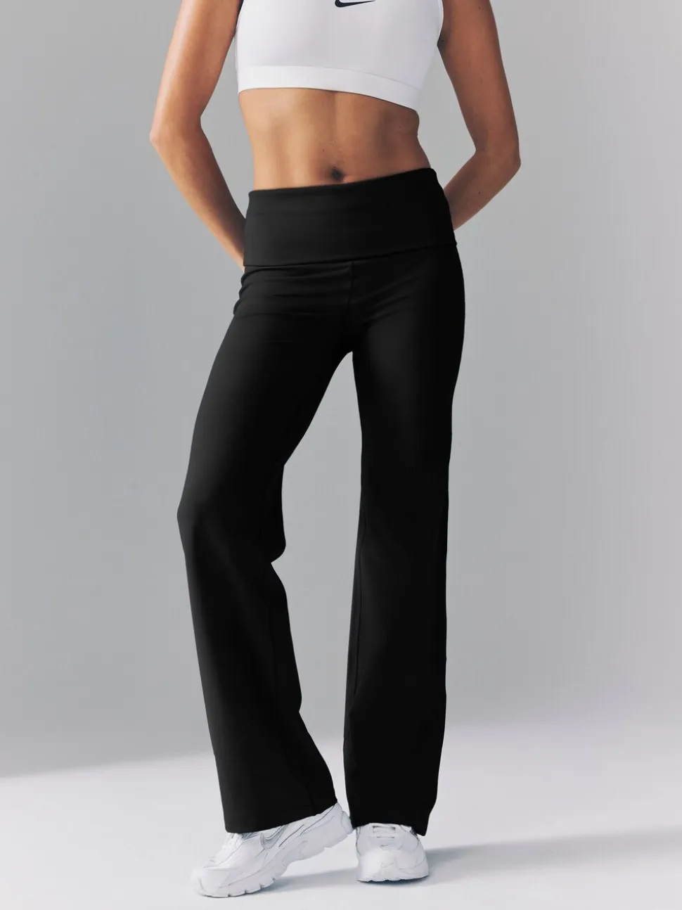 Zwart - Nike One hoge taille wijde pijp leggings