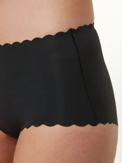 Zwart - No VPL slipje met geschulpte rand