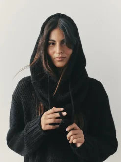 Zwart - Nothing Ordinary Knitted Hooded Snood With Wool