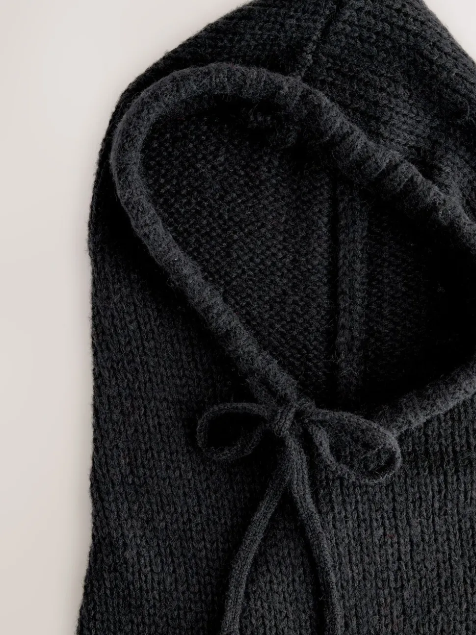 Zwart - Nothing Ordinary Knitted Hooded Snood With Wool