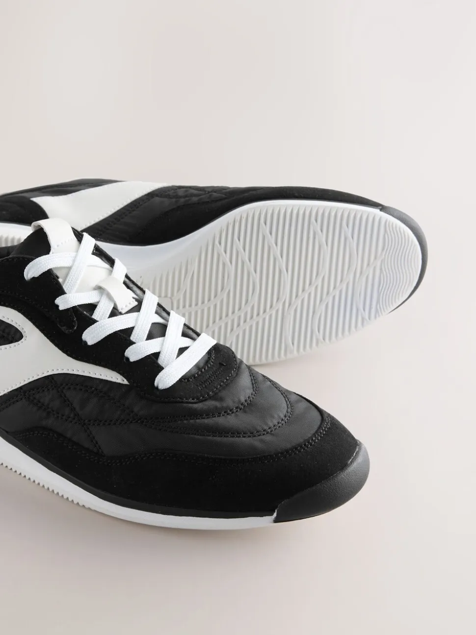 Zwart - Paneel Detail Vetersluiting Trainers