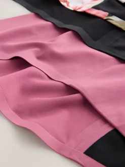 Zwart / Praline Huidskleur / Roze Bloemen - Set van 4 No VPL menstruatieslips voor medium vloeien
