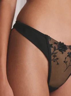Zwart - Premium slipjes met Zwitsers bloemenborduursel