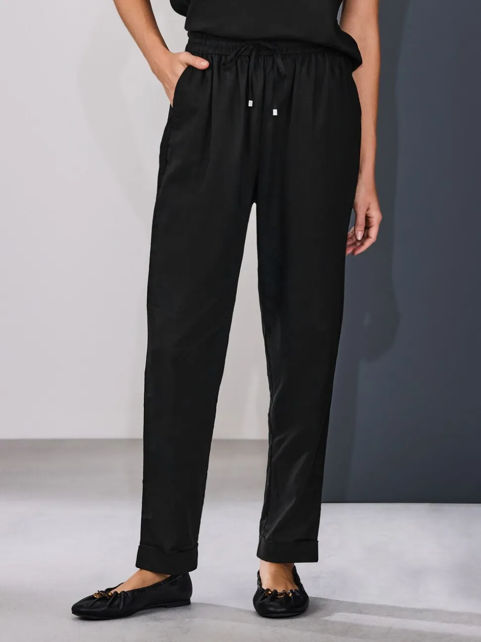 Zwart - Pull On Tapered Trousers With Linen