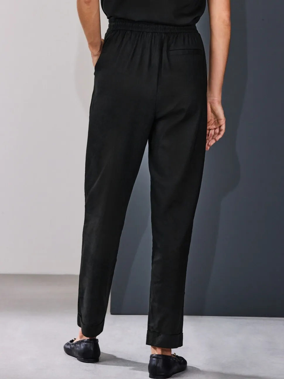 Zwart - Pull On Tapered Trousers With Linen