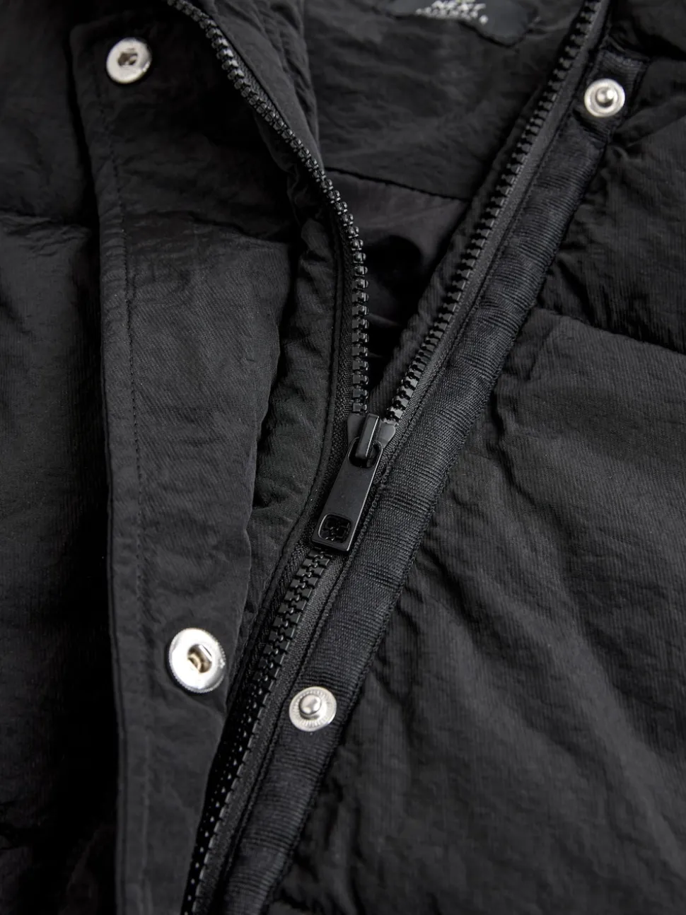 Zwart - Regenbestendige bodywarmer met capuchon en gebreide kraag
