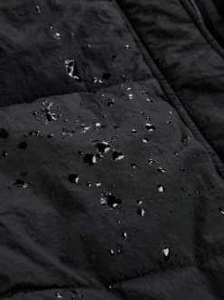 Zwart - Regenbestendige bodywarmer met capuchon en gebreide kraag