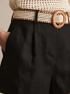 Zwart - Reiss Beau linnen shorts met geplooide voorkant en ceintuur