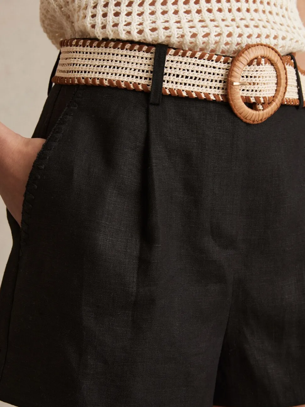 Zwart - Reiss Beau linnen shorts met geplooide voorkant en ceintuur