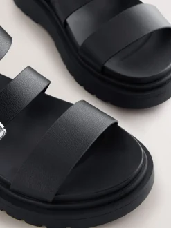 Zwart - Sandalen met dikke zool en gesp