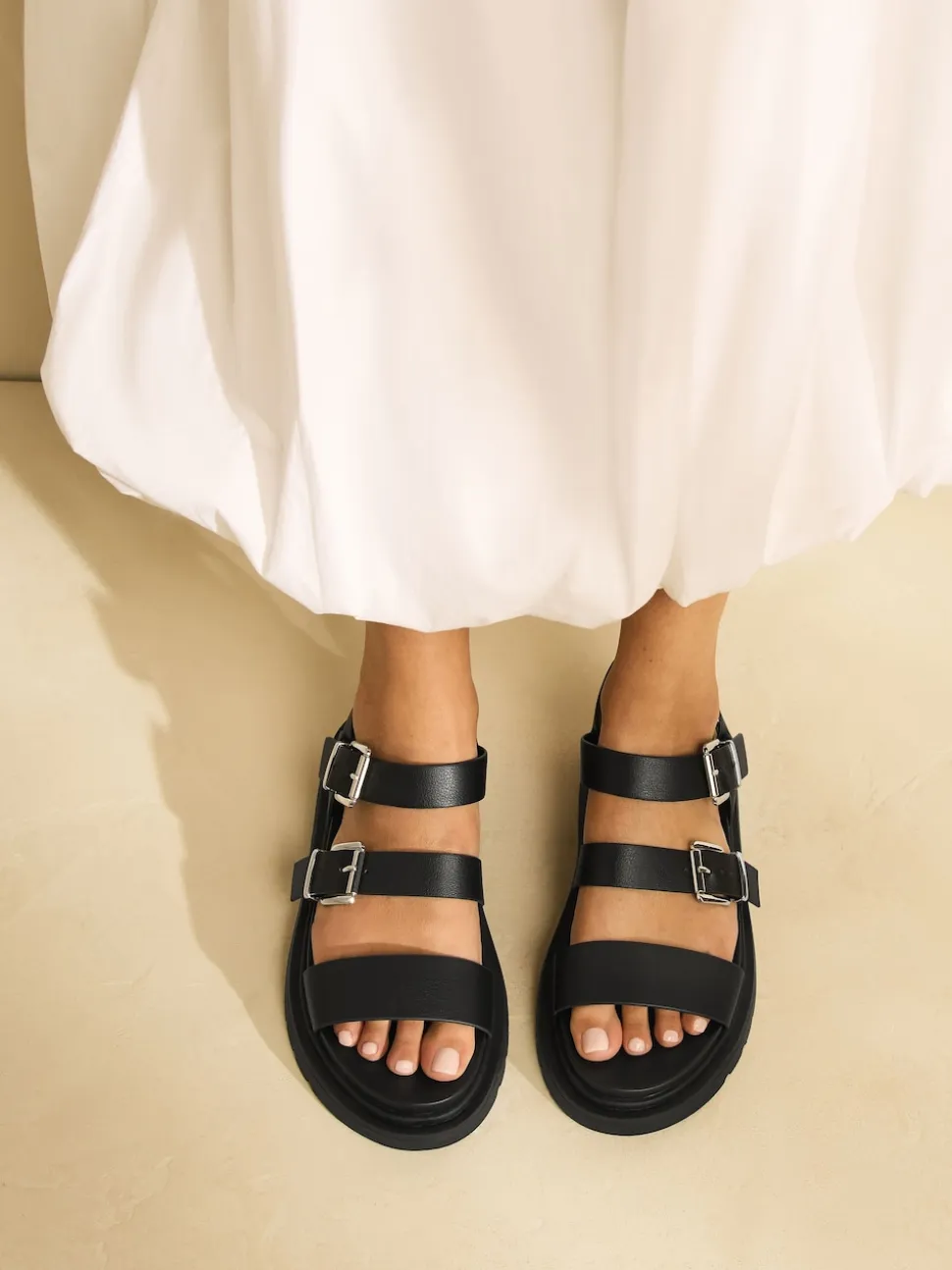 Zwart - Sandalen met dikke zool en gesp