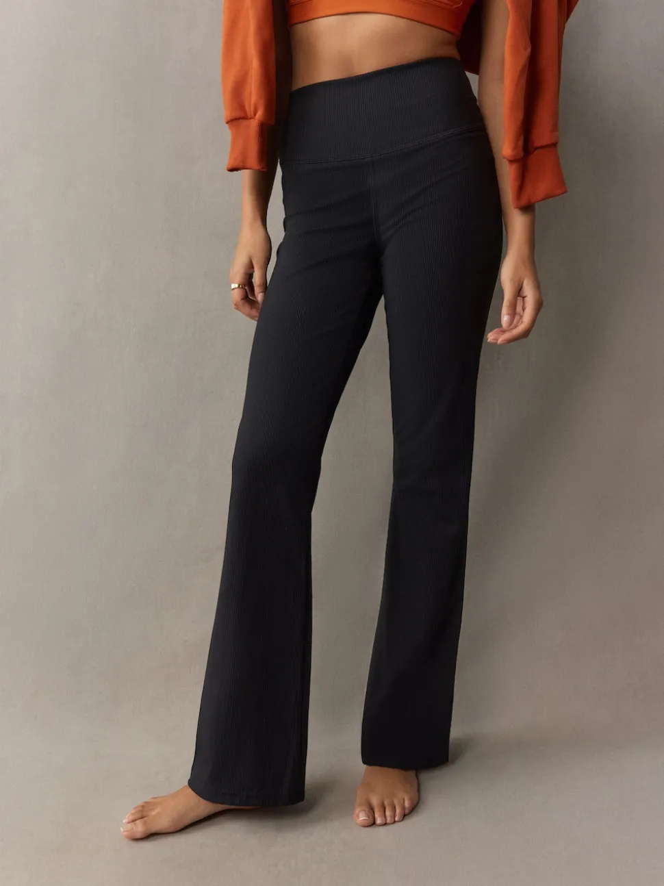 Zwart - self. Geribde wijde legging