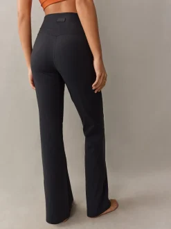 Zwart - self. Geribde wijde legging