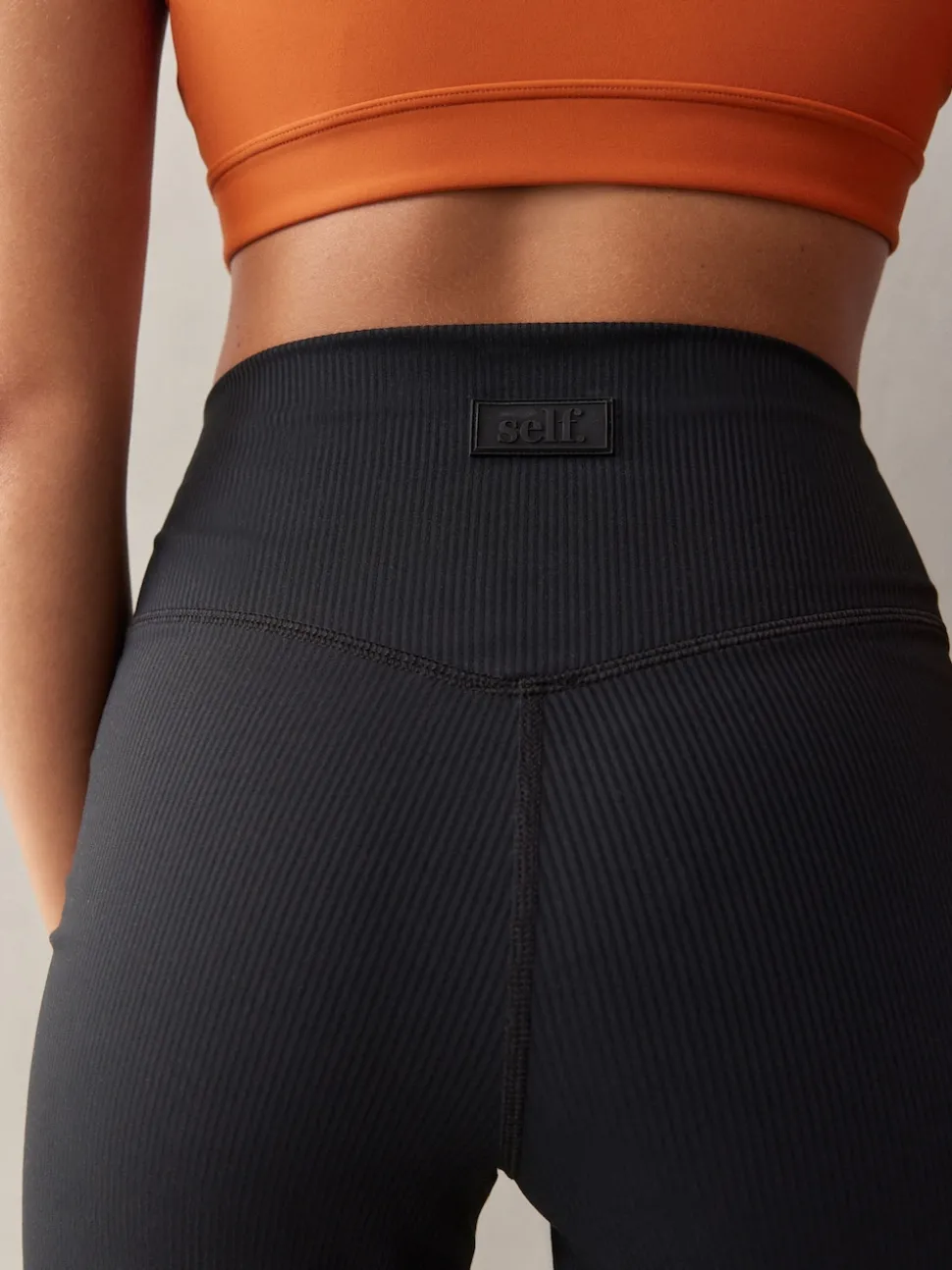 Zwart - self. Geribde wijde legging