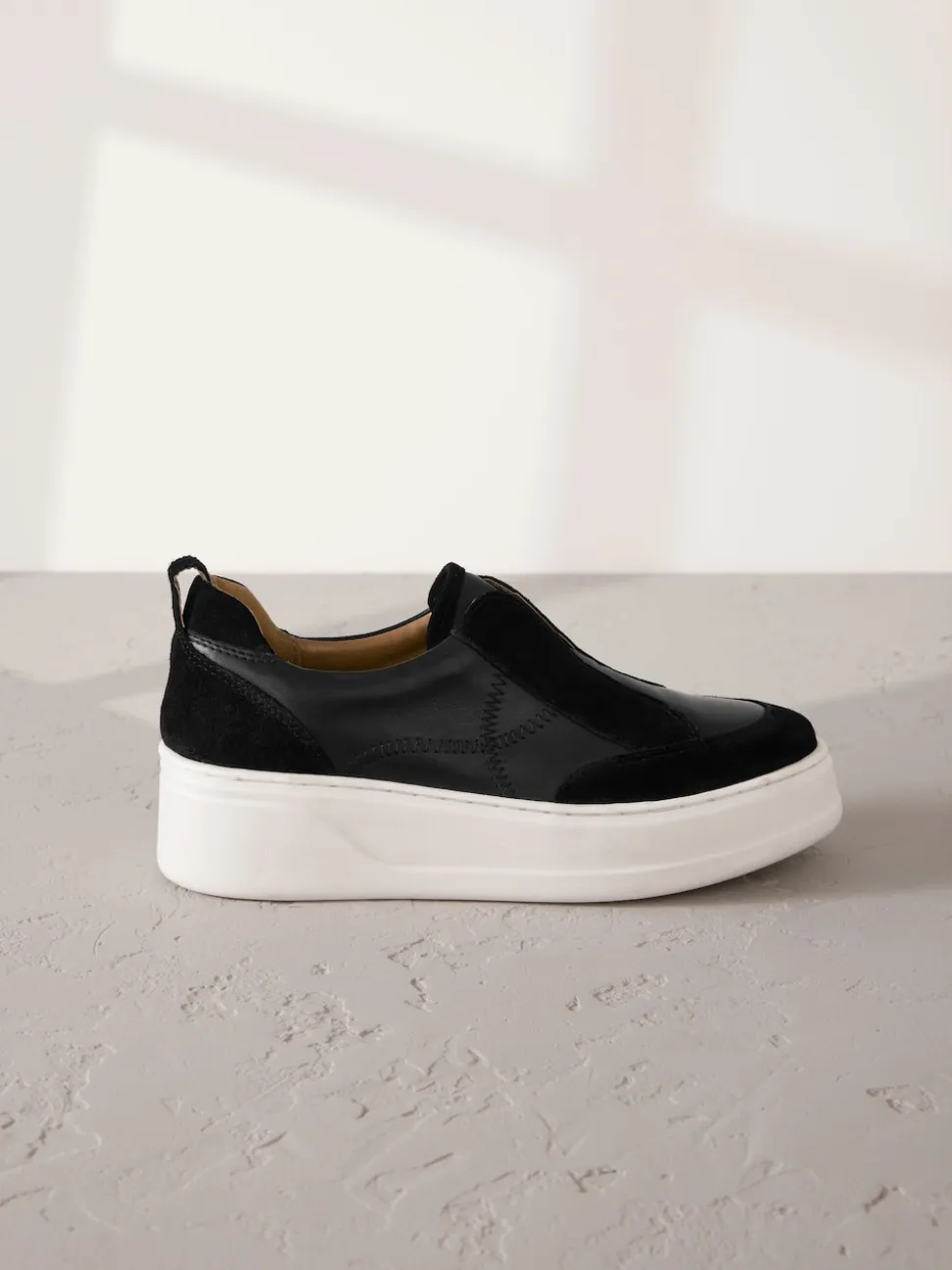 Zwart - Signature leren instapsneakers met dikke zool en plateauzool