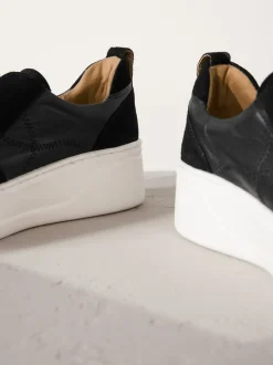 Zwart - Signature leren instapsneakers met dikke zool en plateauzool