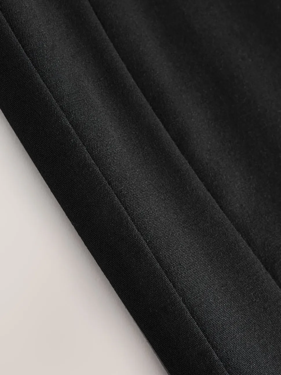 Zwart - Tailored Pencil Skirt With Wool
