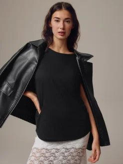 Zwart - T-shirt met kapmouwtjes