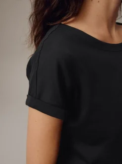 Zwart - T-shirt met kapmouwtjes