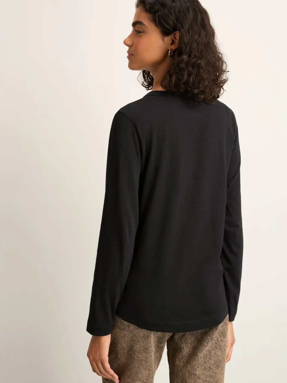 Zwart - T-shirt met lange mouwen en ronde hals