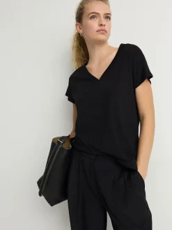 Zwart - T-shirt met V-hals en kapmouwtjes